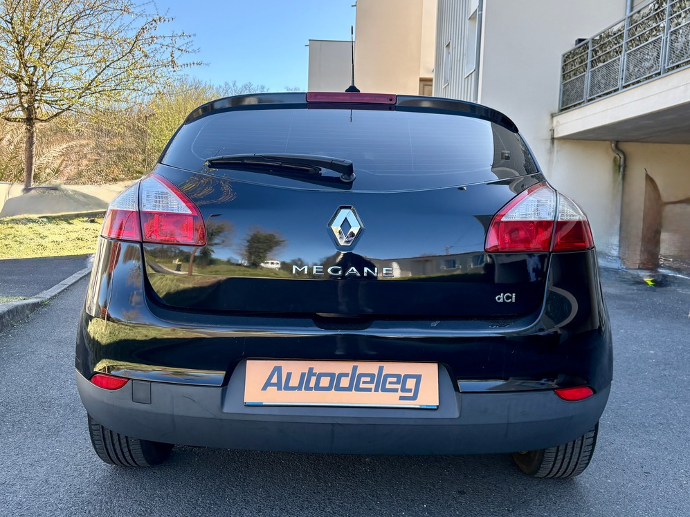 RENAULT Megane III - 1.9DCI 130CH - CARMINAT TOMTOM