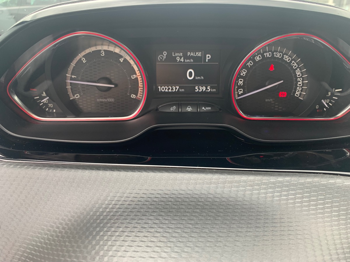 Peugeot 2008 GT LINE | 120 CHEVAUX | Caméra recul | Boite Automatique |  Garantie 20/12/2025