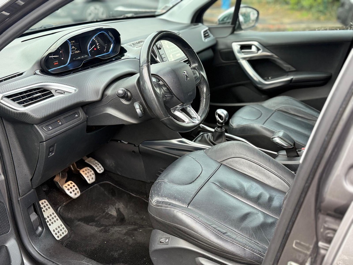 Peugeot 2008 1.6 e-HDI 115 CV féline  tout optiont en 4XCBLeux