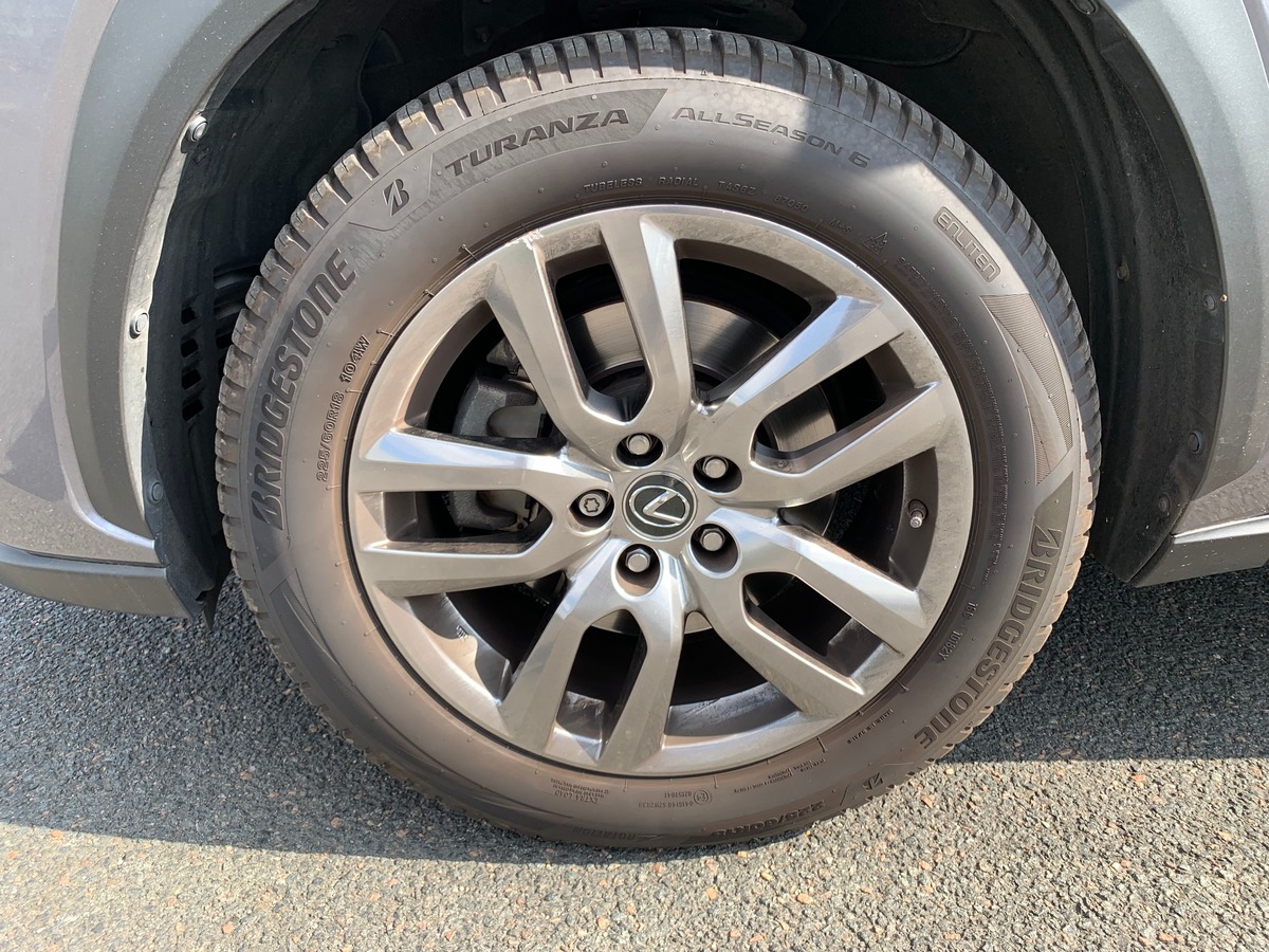 Lexus NX 300h 155 chevaux | Luxe | AWD | Caméra recul | Régulateur vitesse | GPS | Siéges chauffants