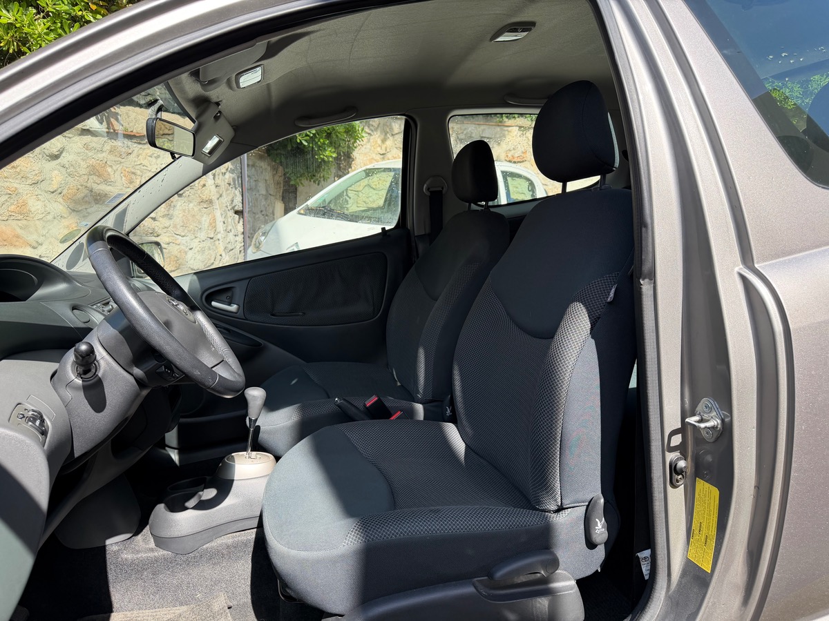 Toyota Yaris VVTI 1.0 65 CV / Boîte auto / 1 er Main / KM réel