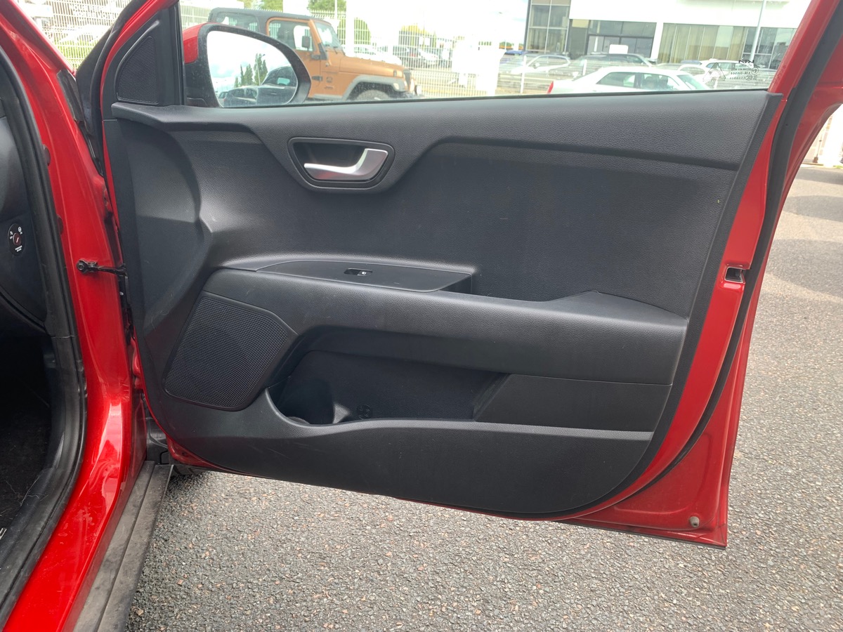 Kia Stonic 120 ch | Active | Caméra recul | Apple Car Play | Entretiens et Garantie constructeur