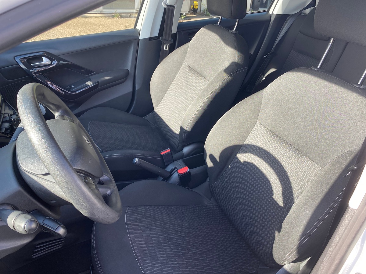 Peugeot 208 1.6 hdi 100 cv - IDEAL JEUNE PERMIS - RIEN A PREVOIR - REGULATEUR