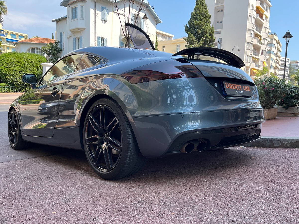 Audi TT 2.0 TFSI 200 cv / S line/  GPS / Jantes noires / Feux teintés  / intérieur cuir