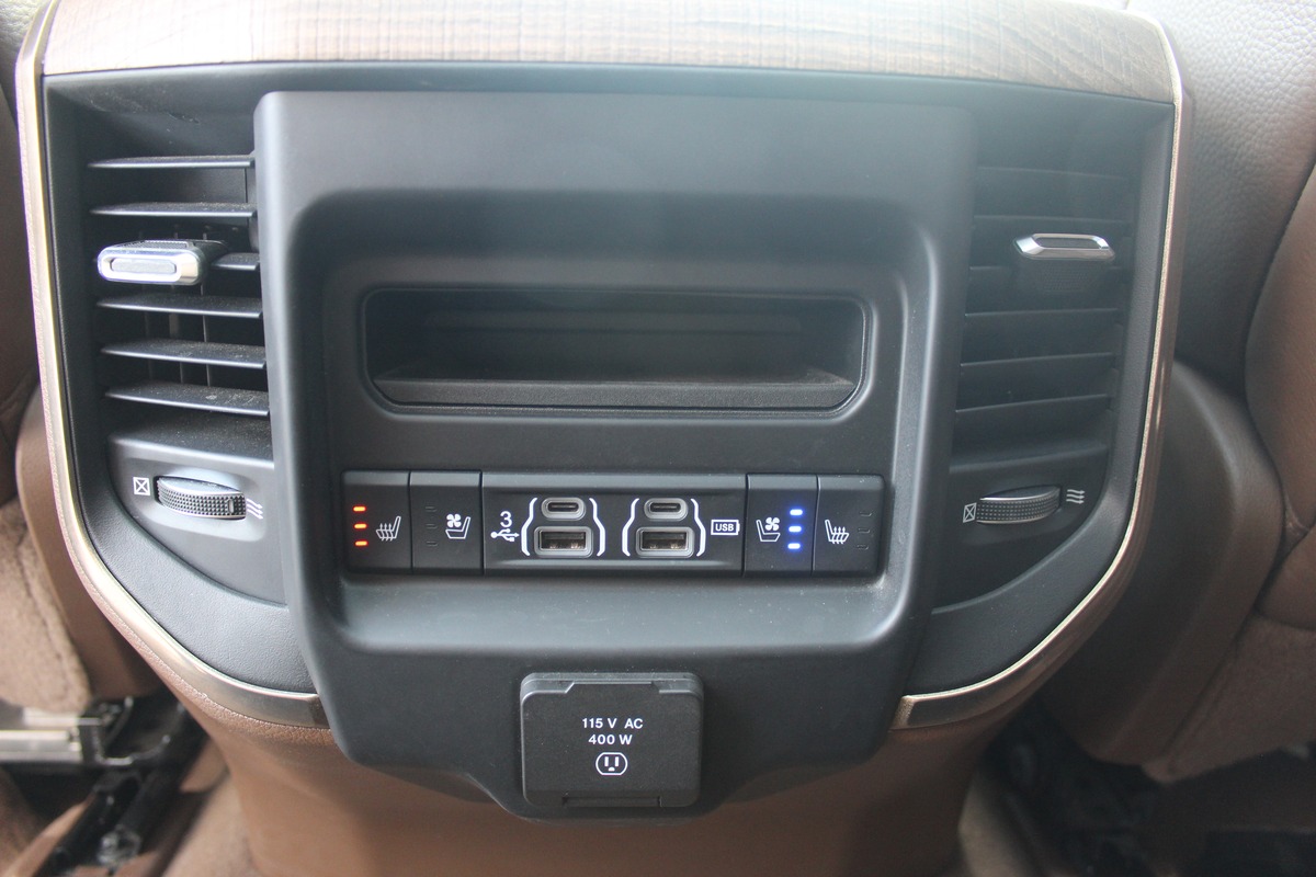 Dodge RAM CREW CAB 1500 5.7 V8 396 ch LARAMIE EDITION LONGHORN / RAM BOX / CARPLAY / ATTELAGE / E85