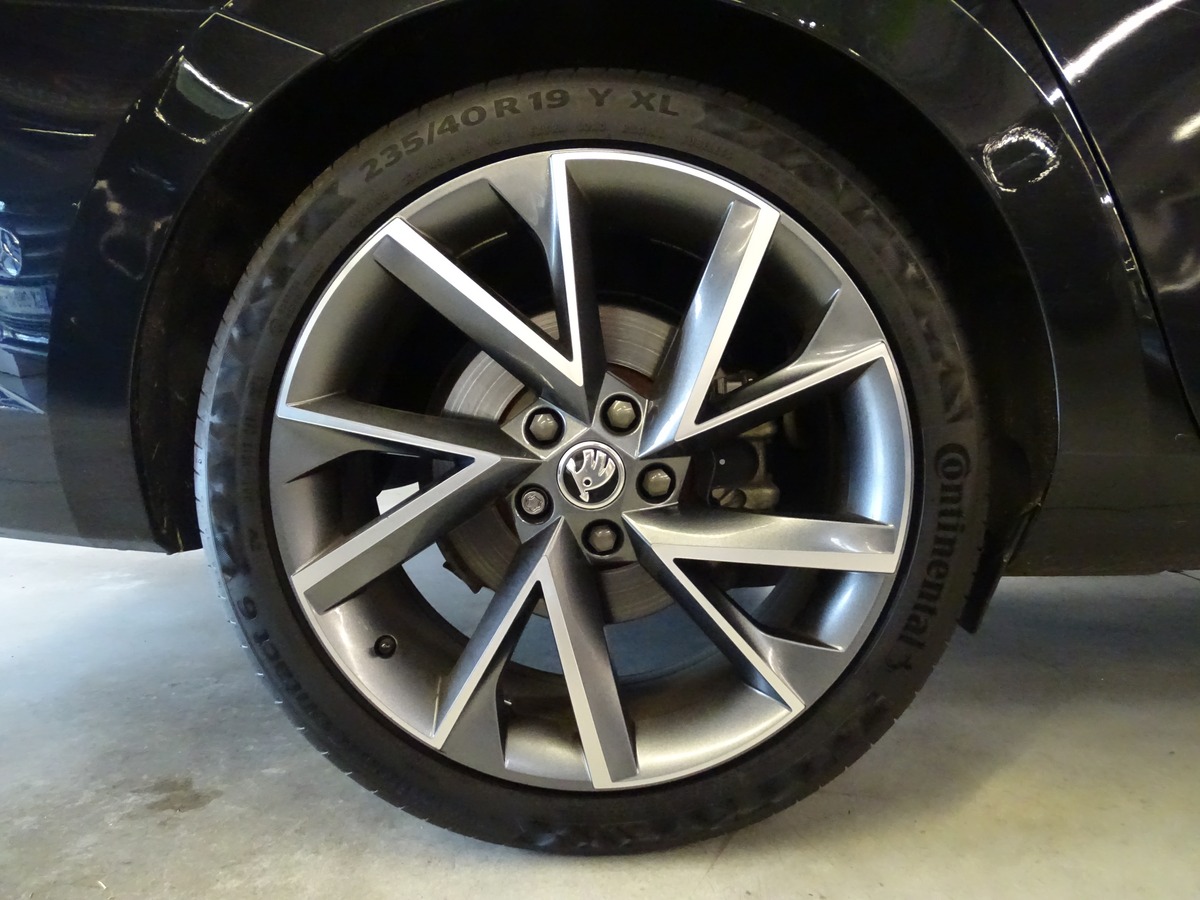 Skoda Superb III (2) COMBI 2.0 TDI 190 SCR SPORTLINE DSG7