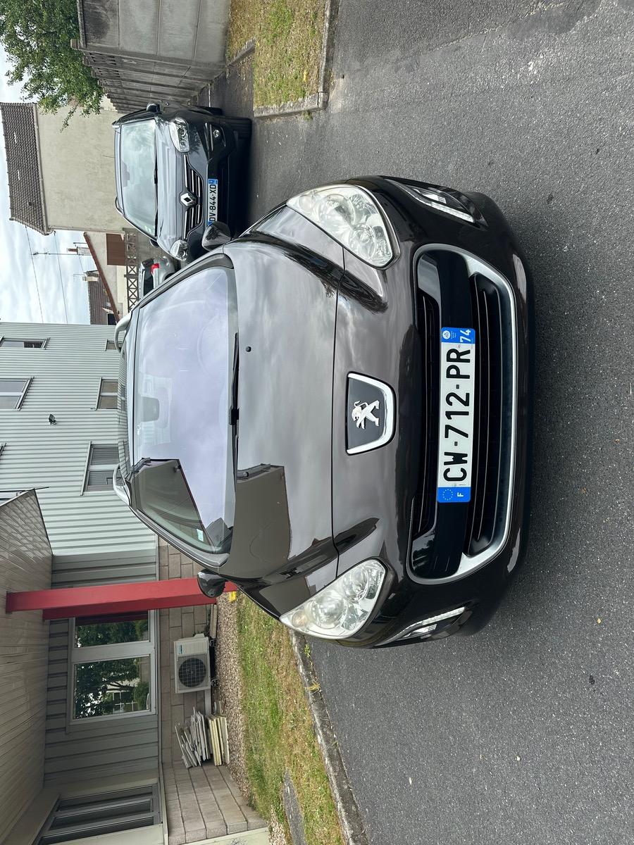 Peugeot 308 SW 1.6 e-HDI 112 CV 7 place spéciale family 4XCBLeu