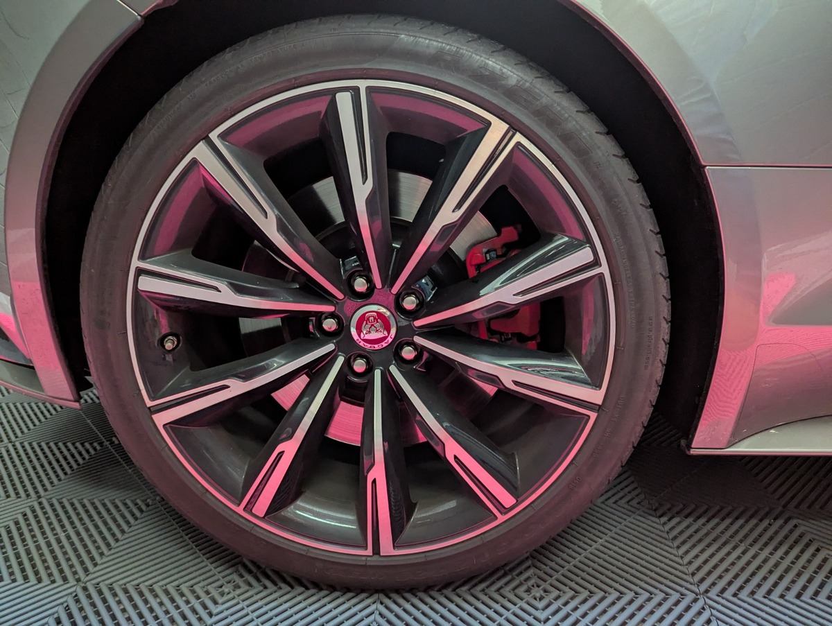 Jaguar F-TYPE R V8 5L 575 ch BVA8 AWD PAS DE MALUS