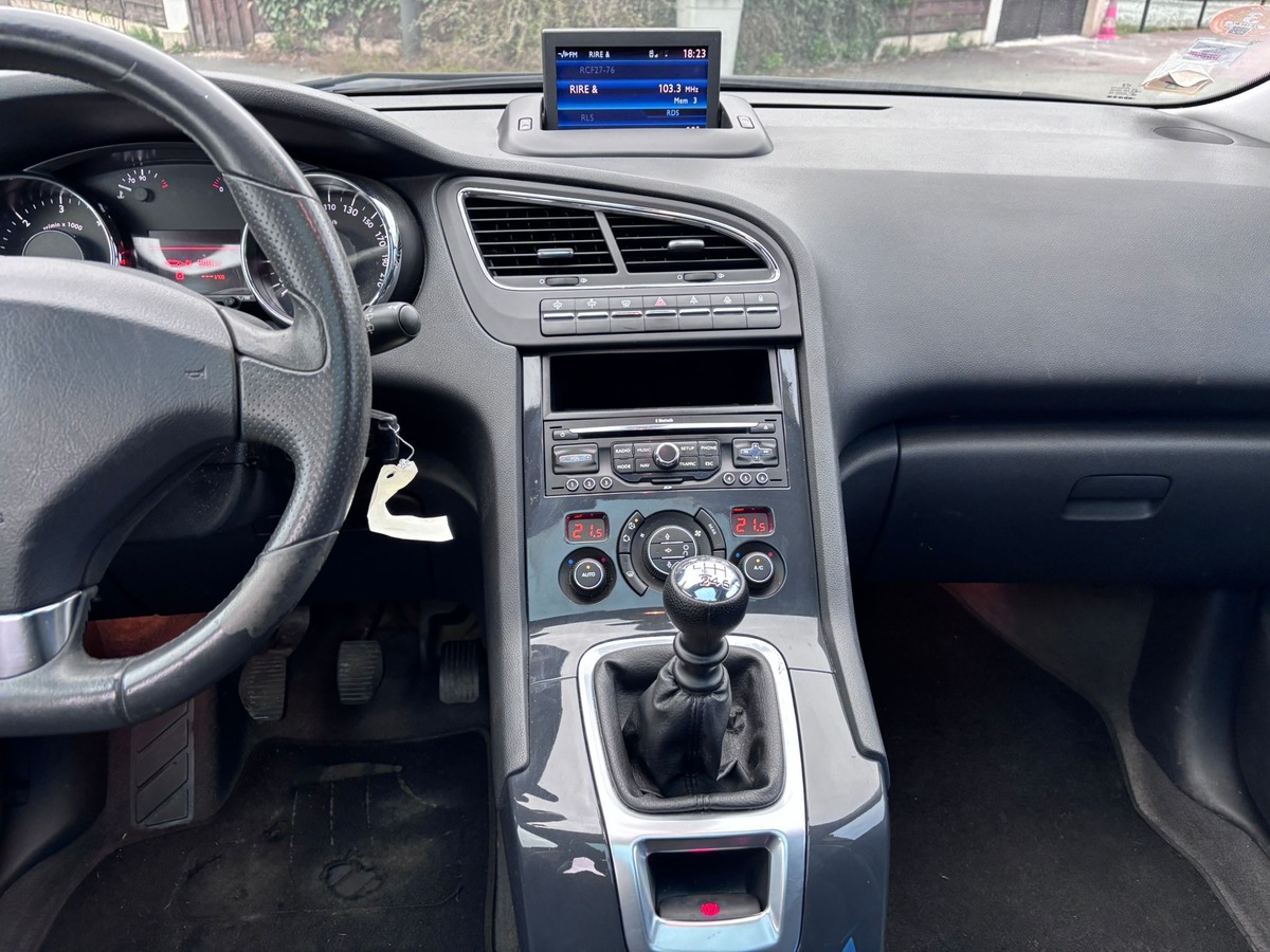 Peugeot 5008 7 places 1.6 HDi 110 Premium Pack - Distribution neuve - Garantie