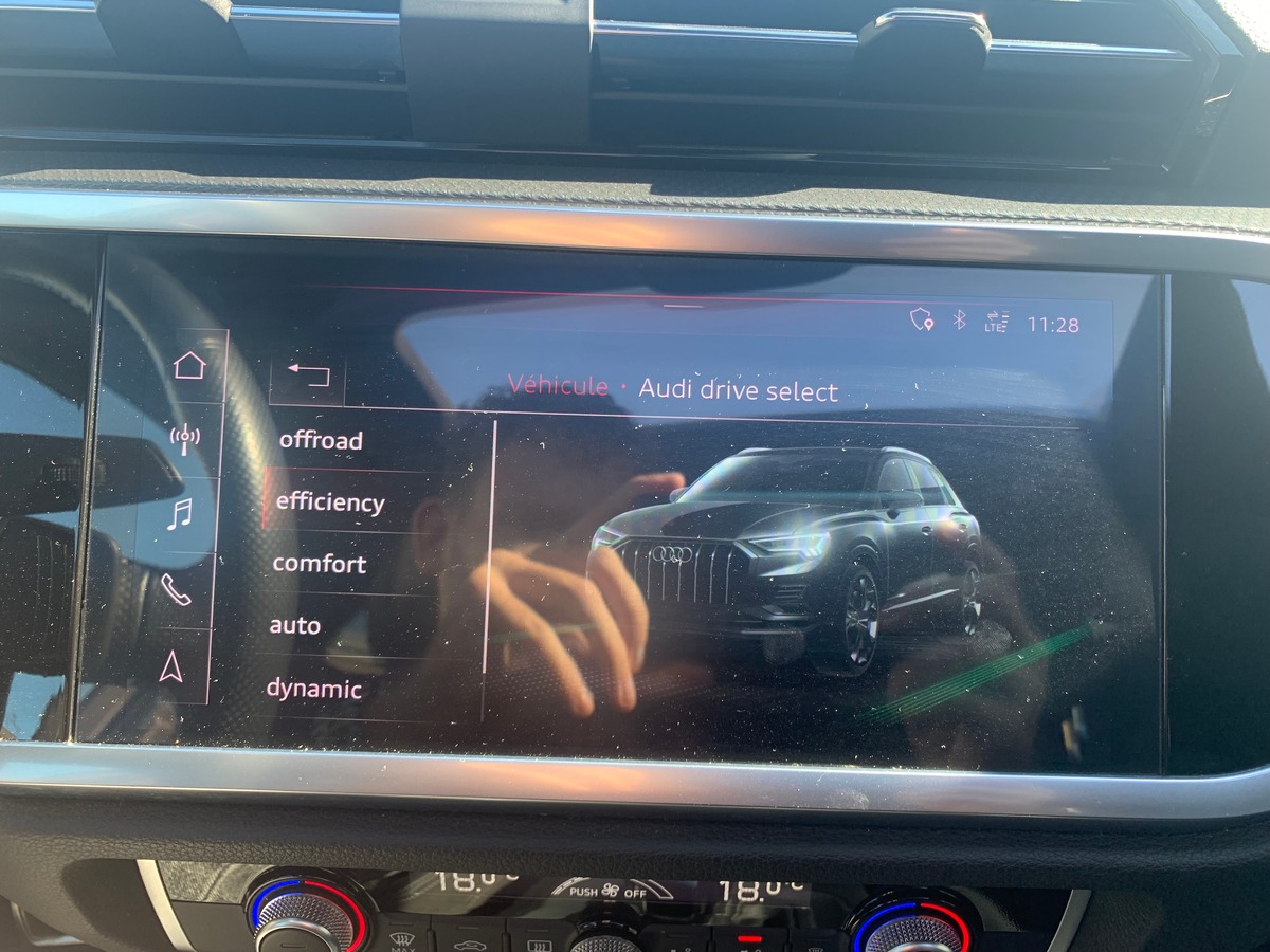 Audi Q3 150 ch | S line | Toit ouvrant | Caméra de recul | Apple car play | Attelage | Régulateur