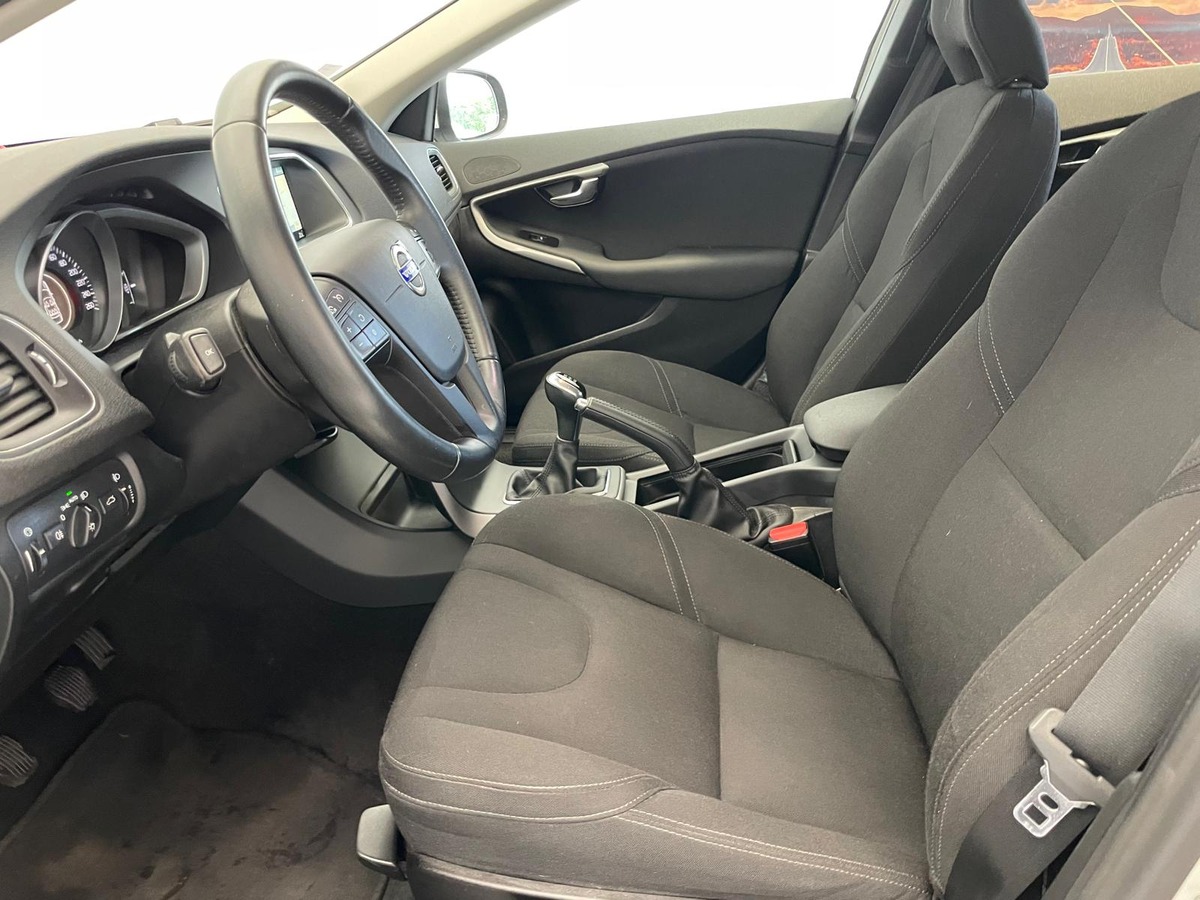 Volvo V40 1.6 D  115 KINETIC  PREMIERE MAIN