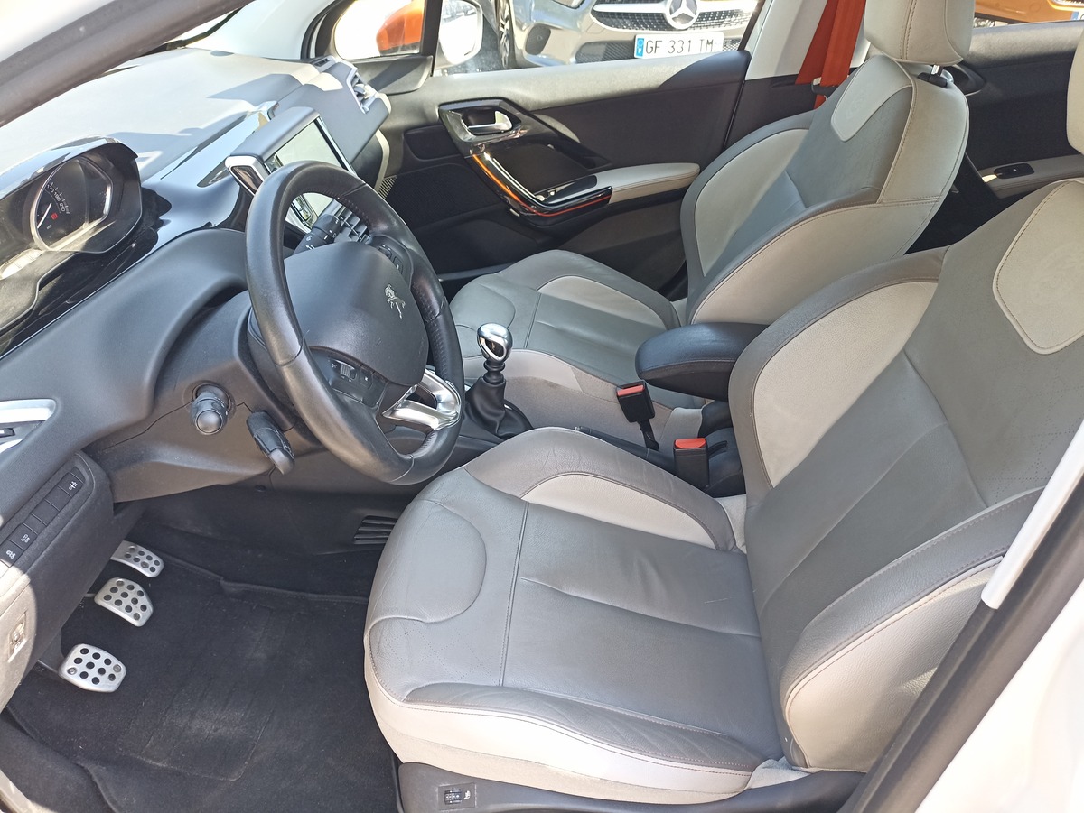 Peugeot 208 1.6 HDI 115 ROLLAND GARROS