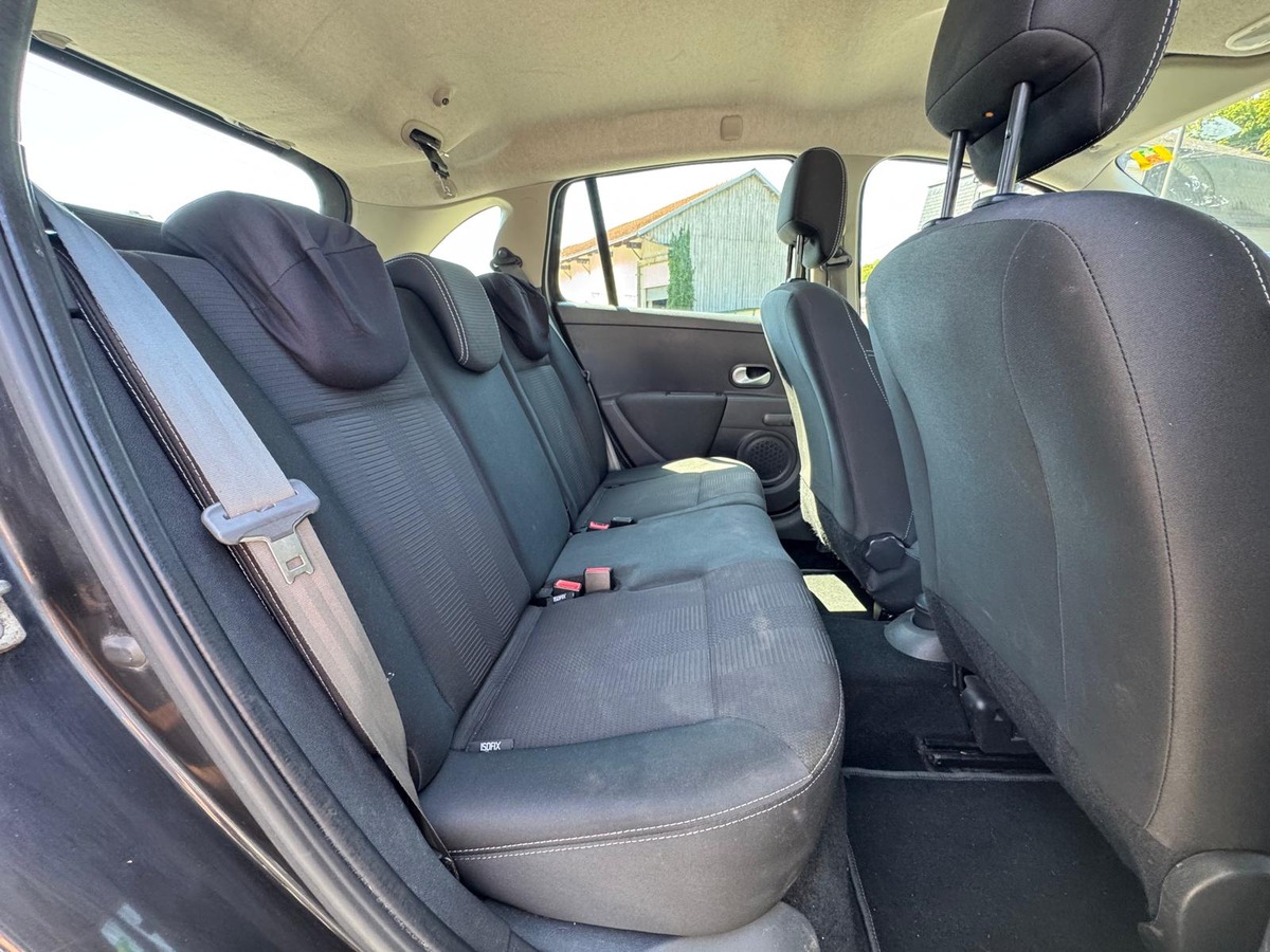 RENAULT Clio III estate 1.5 dci authentique - garantie
