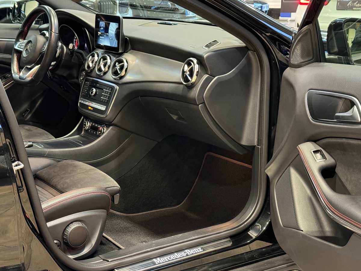 Mercedes-Benz GLA 220D 4MATIC 7G-DCT 170CV FASCINATION AMG APPLE CAR PLAY/ ATTELAGE