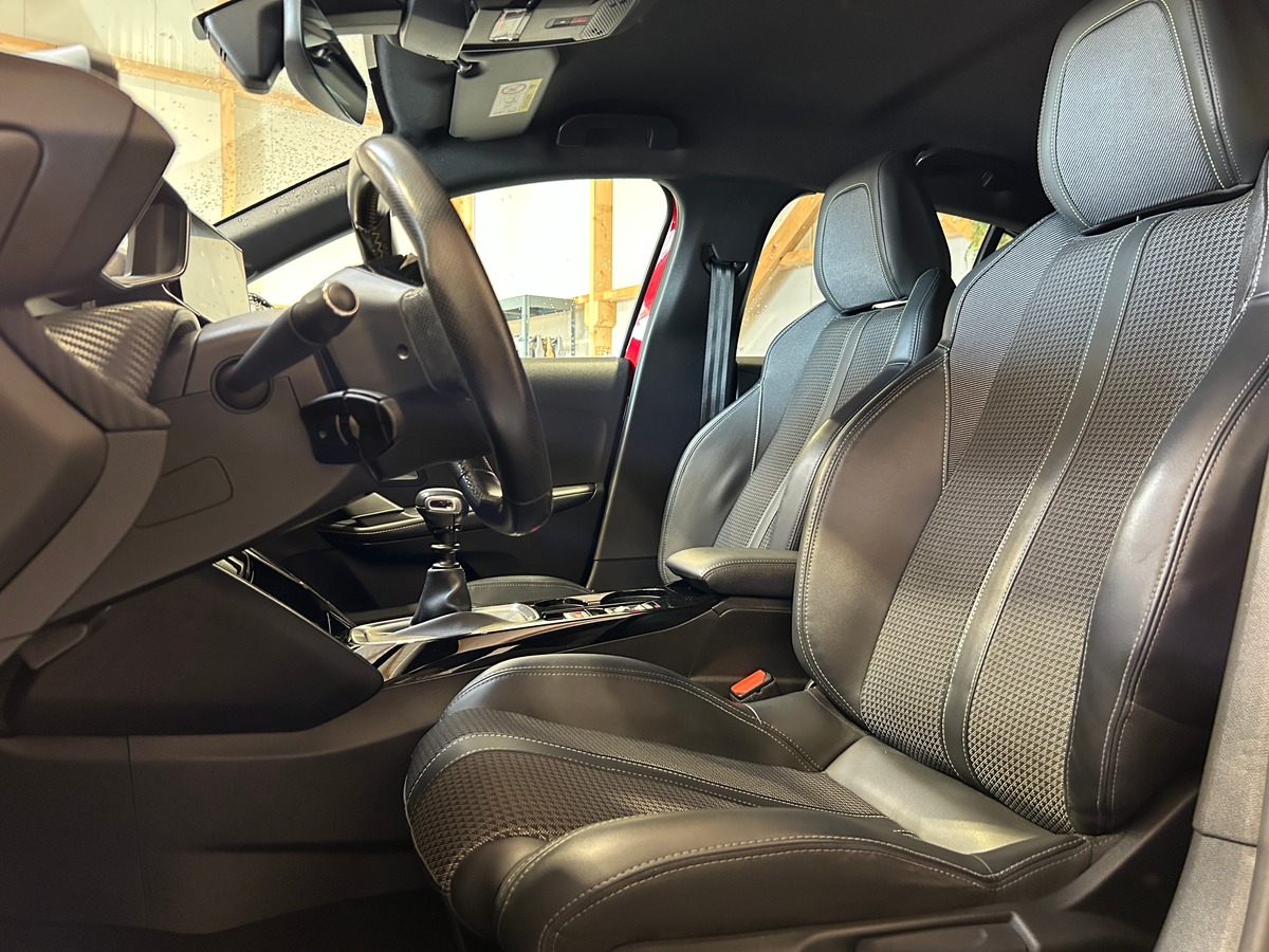Peugeot 208 1.2L GT LINE 100 cv - ENTRETIENS PEUGEOT COMPLET - GARANTIE