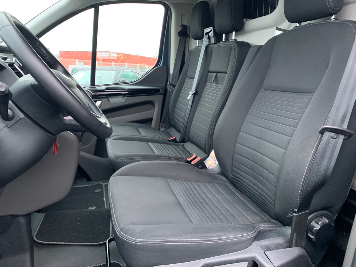 Ford TRANSIT CUSTOM FG 280 L1H1 2.0 130 LIMITED | Marches pieds | Attelage | Régulateur vitesse