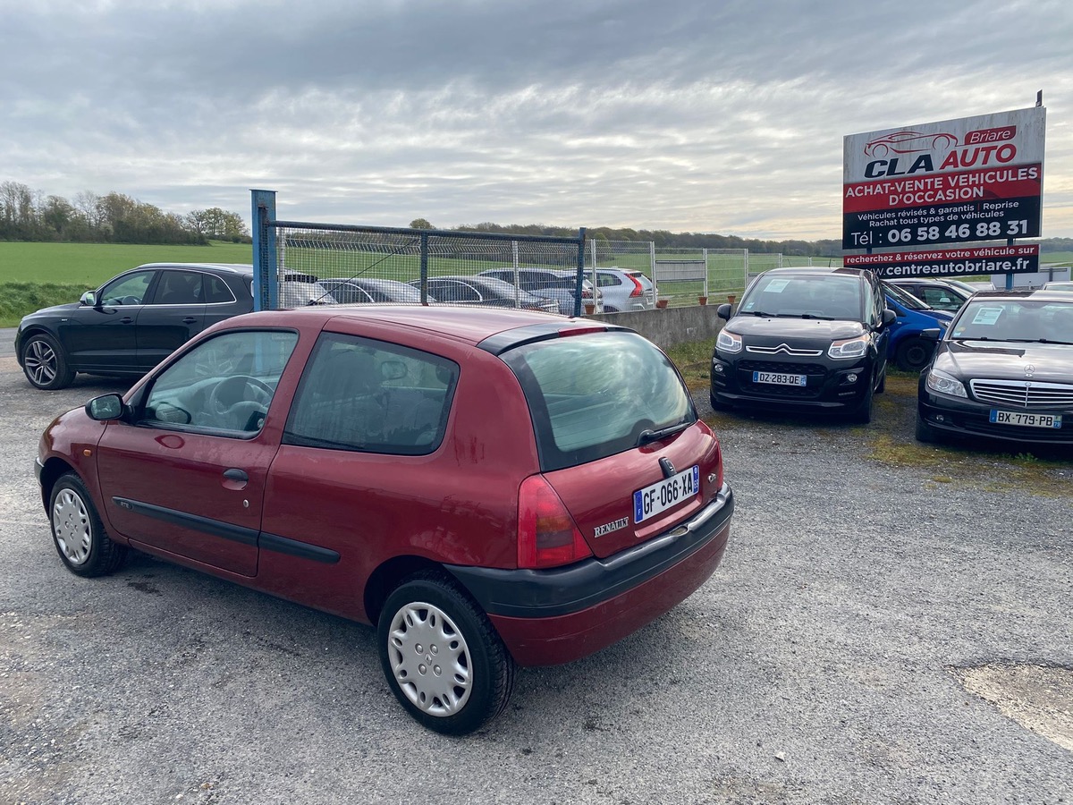 RENAULT Clio 2 1.2i 60cv petit prix très propre