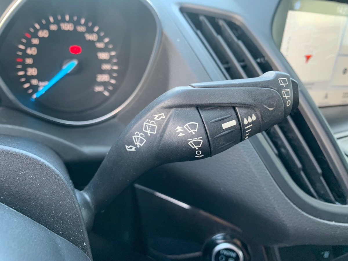 Ford Kuga 120 chevaux | St-Line | Caméra de recul | Attelage | GPS | Coffre assisté électriquement