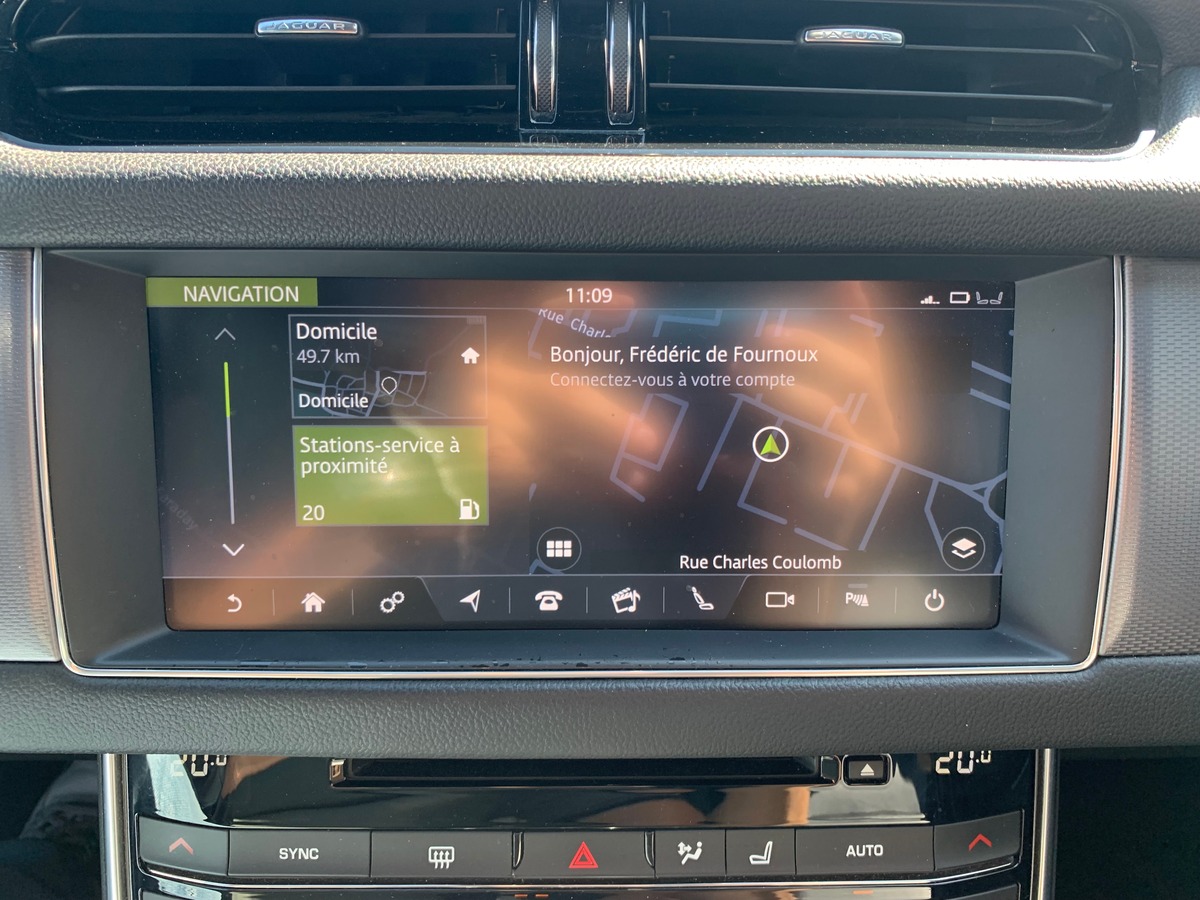 Jaguar XF Sportbrake 240 ch | R Sport | AWD | Toit panoramique | Caméra de recul | Apple car play