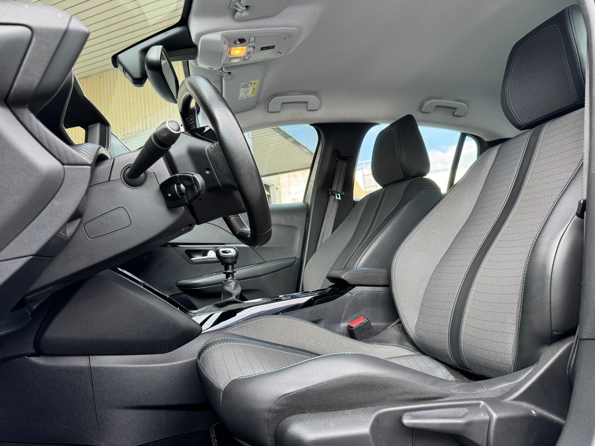 Peugeot 208 II Allure 1.2 100 cv / i-cockpit