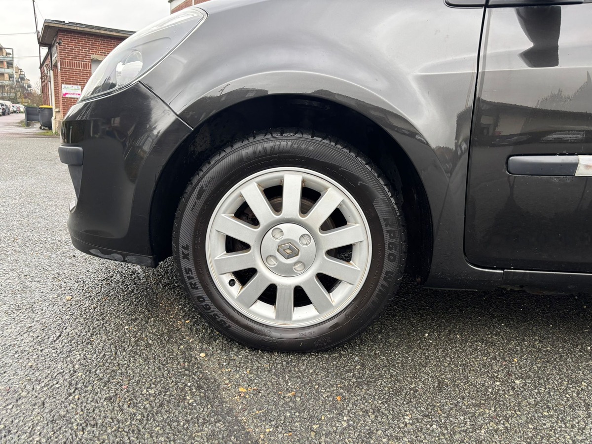 RENAULT Clio III 1.6 Dynamique - VENTE A MARCHAND