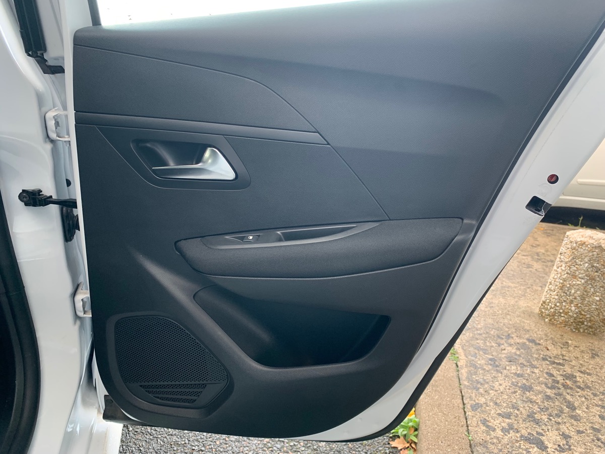 Peugeot 208 100 ch | Active | Aide stationnement arrière | Sièges avant chauffants | Écran tactile