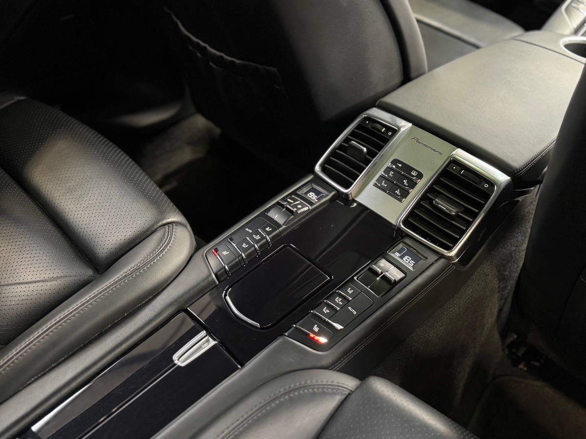 Porsche Panamera 4S V8 400CV PDK FR TO/CHRONO/PDLS/ATTELAGE ENTRETIENS COMPLET CONSTRUCTEUR