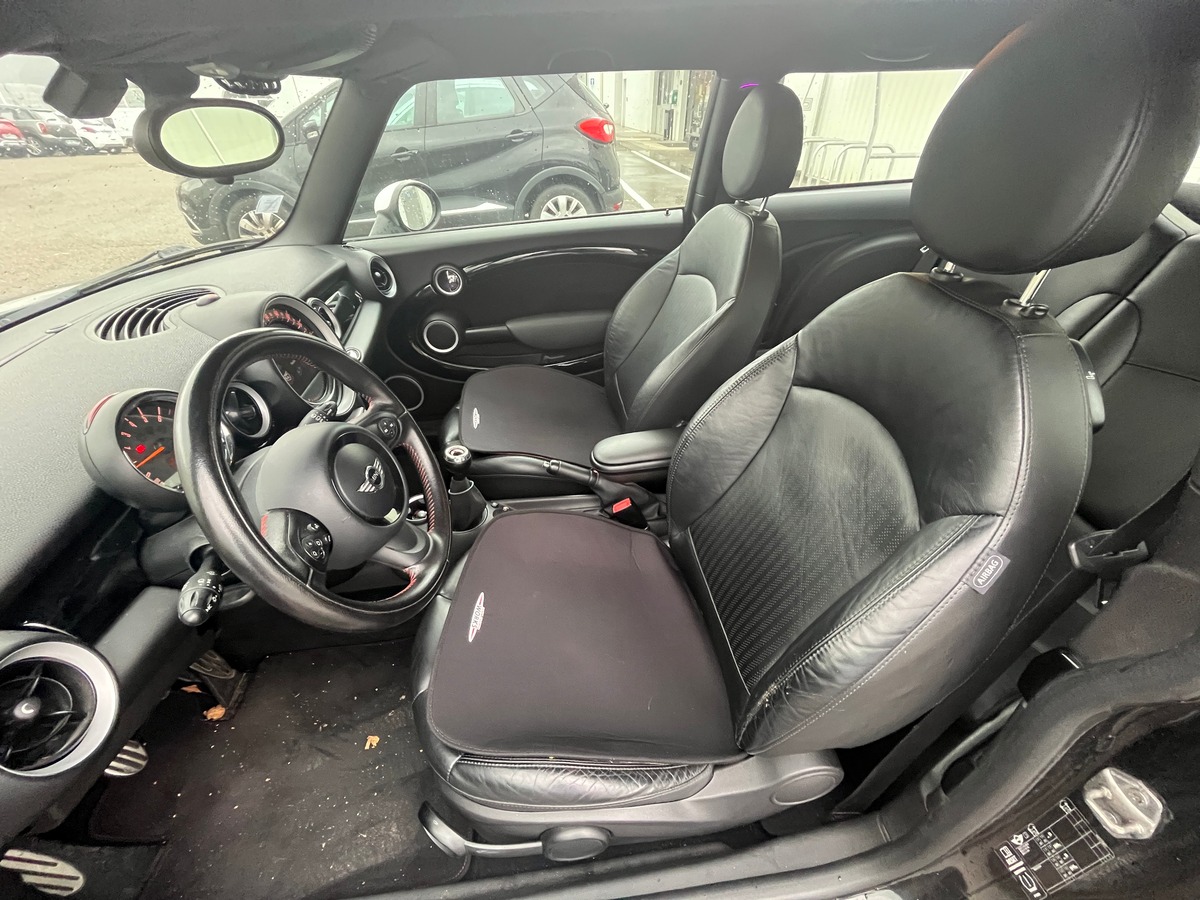 Mini Cooper JOHN COOPER WORKS 211ch, FEUX AUTOMATIQUE, RADAR, GPS