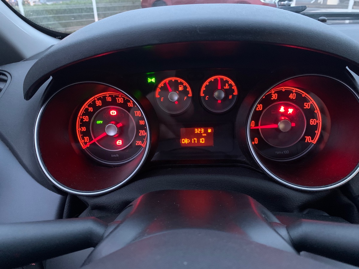 Fiat Punto 69 ch | Radio CD MP3 | Vitres avant électriques | Airbags | ABS | Commandes Radio volant