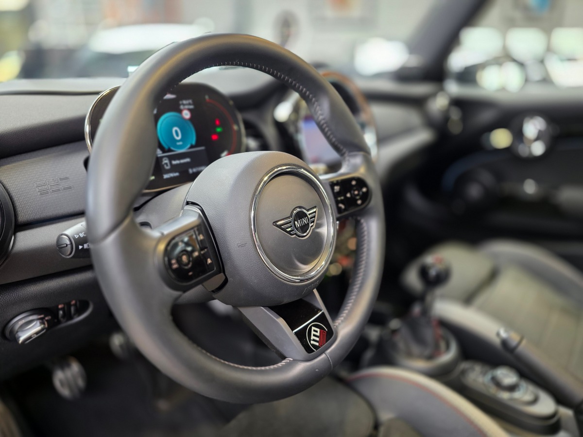 Mini Mini JCW III JOHN COOPER WORKS 1to6 EDITION // EDITION LIMITEE 999 EXEMPLAIRES MONDE