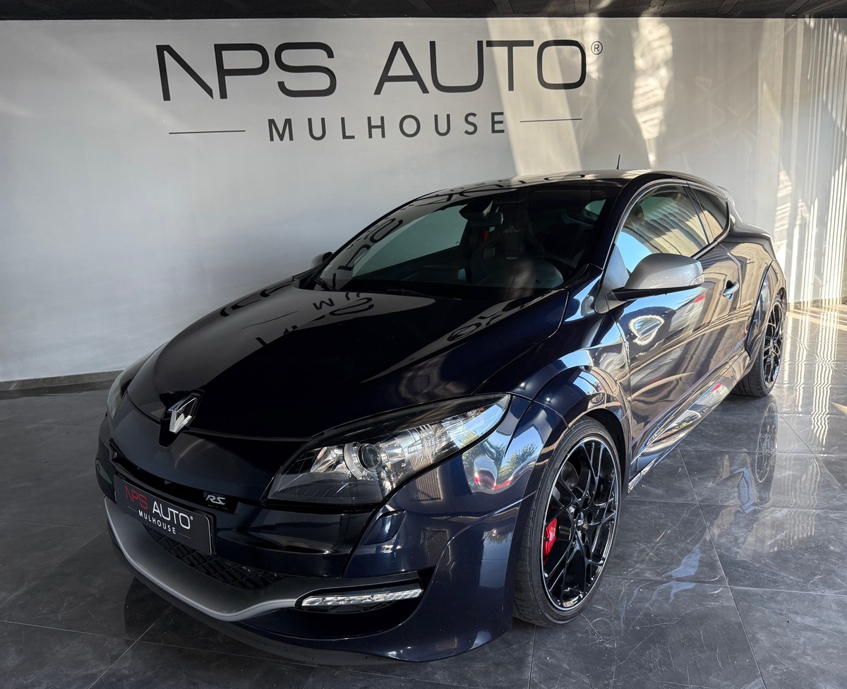 RENAULT Megane III RS 2.0 265 Red Bull RB8