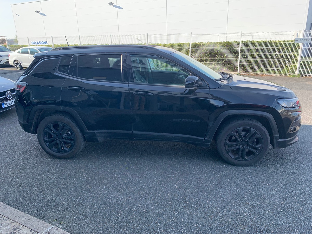 Jeep Compass 130 | (2) 1.6 MJET | Night Eagle | Attelage | GPS | Régulateur vitesse | Apple car Play