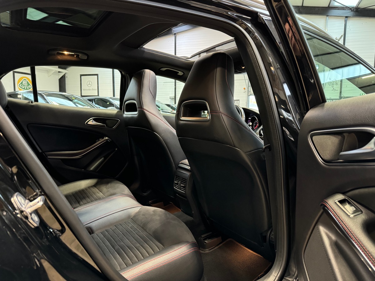 Mercedes-Benz GLA 220D 4MATIC 7G-DCT 170CV FASCINATION AMG APPLE CAR PLAY/ ATTELAGE