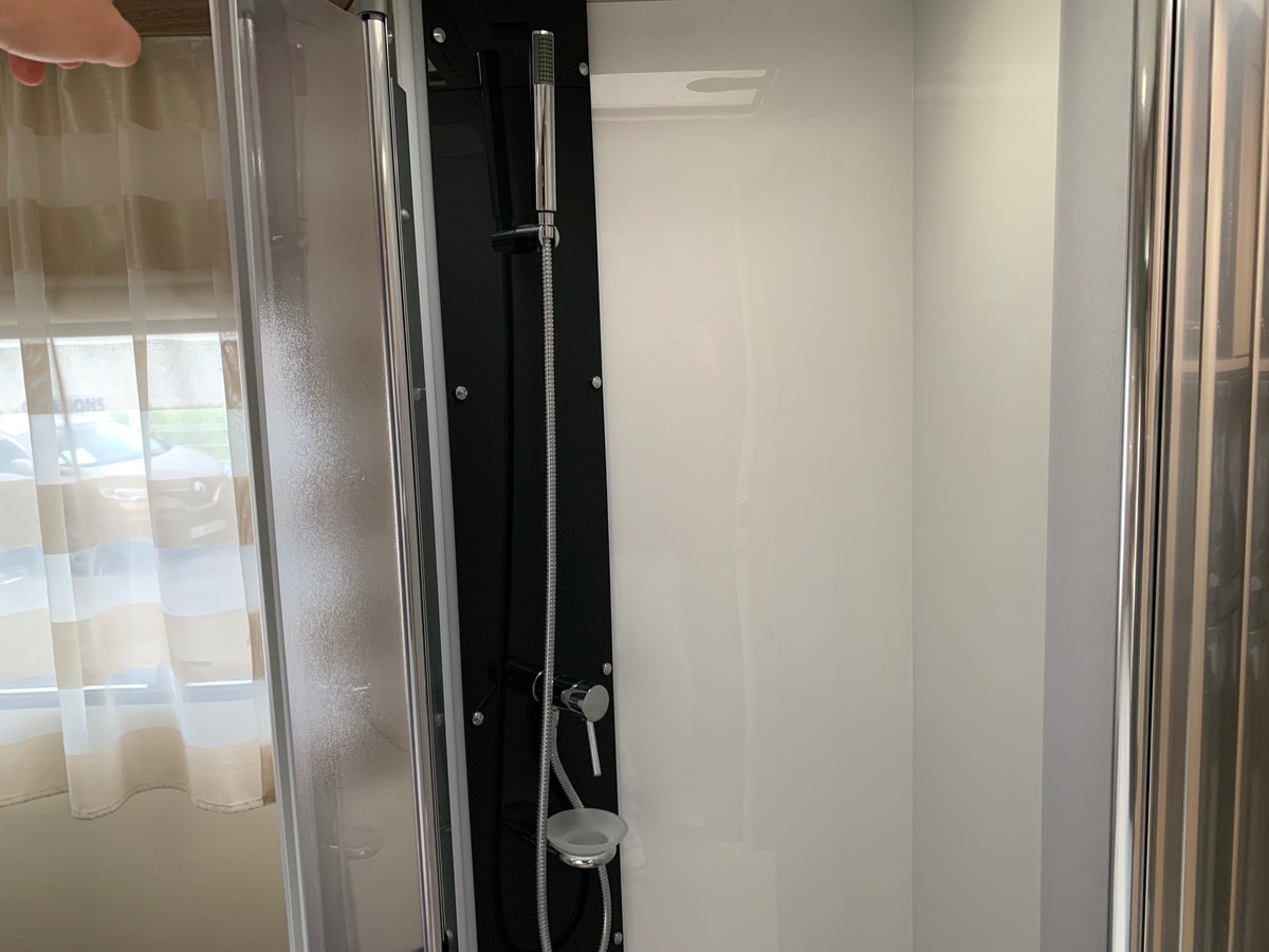 Ford Challenger 155 ch | 2,2 litres | GENESIS 288 EB Profilé | 3 Couchages | Caméra de recul