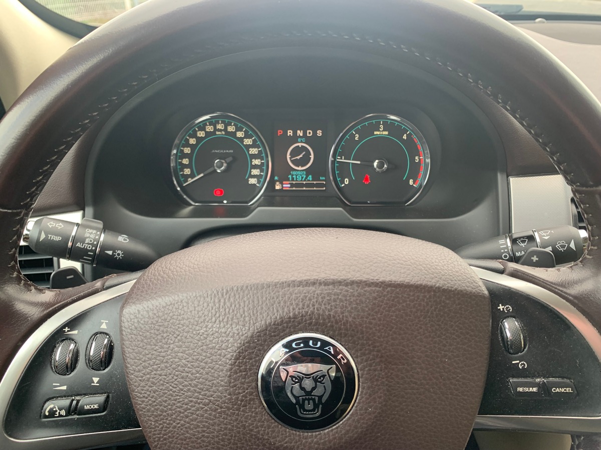 Jaguar XF 240 ch | V6 | R-Sport | Caméra recul | Sièges sport | Régulateur vitesse | GPS | Bluetooth