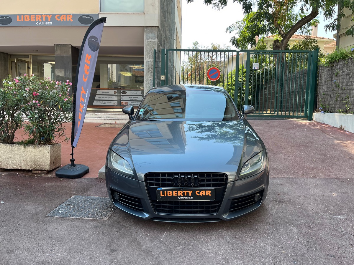 Audi TT 2.0 TFSI 200 cv / S line/  GPS / Jantes noires / Feux teintés  / intérieur cuir