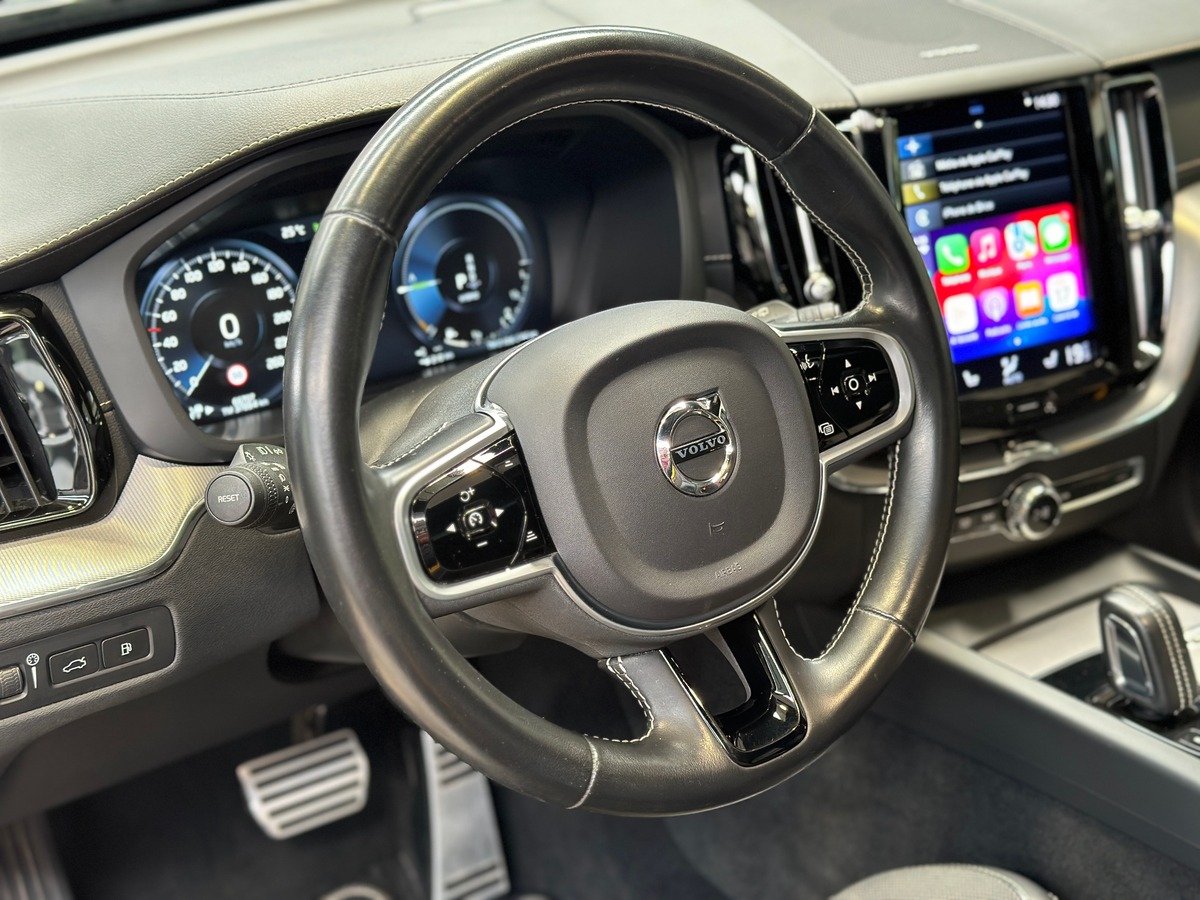 Volvo XC60 T8 AWD 318 + 87 POLESTAR Engineered Geartronic / ATTELAGE / HARMAN KARDON