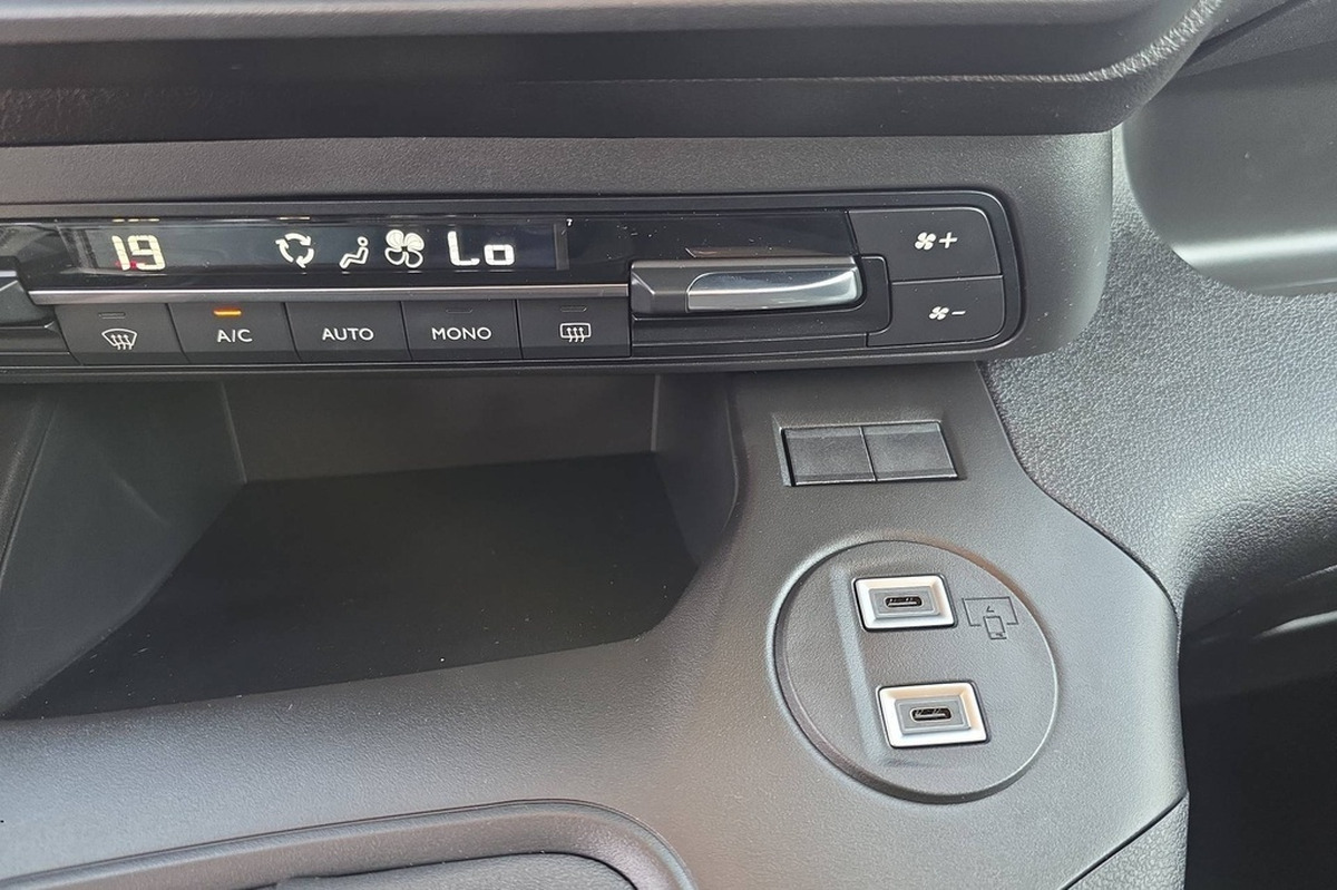 Citroën Berlingo CABINE APPROFONDIE CA M 100 S&S BVM6 | 23100 euros hors taxes | Apple car play