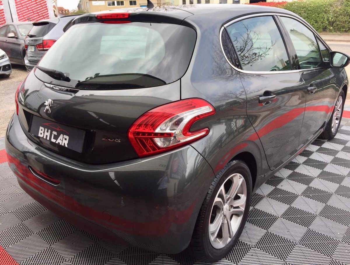 Peugeot 208 1.2 82 VTI ALLURE 5P