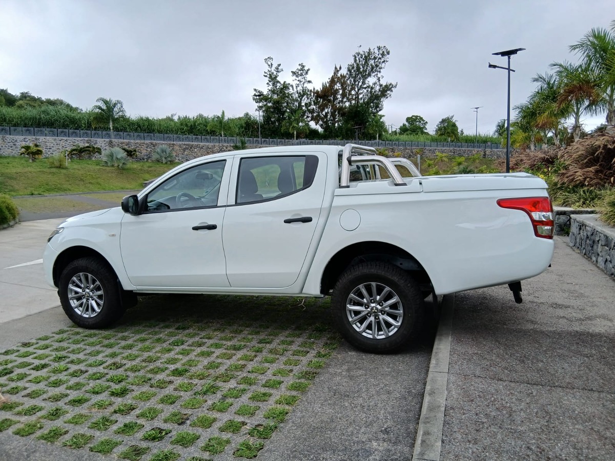 Mitsubishi L200 PICK-UP 4X4