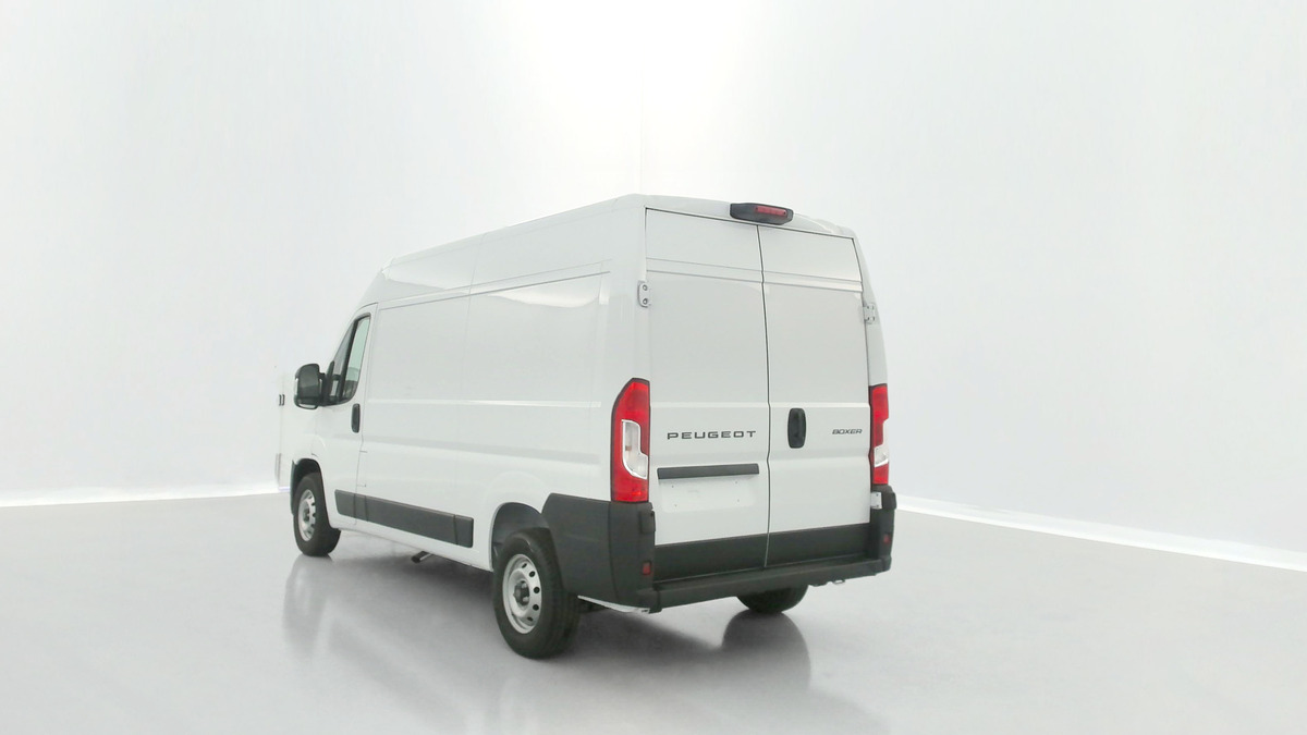 Peugeot Boxer L2H2 3.3 2.2 BlueHDi 140 chevaux | 26100 euros HT | Aide au stationnement arrière