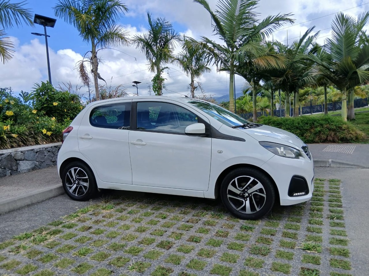 Peugeot 108 82 CV  TOP! STYLE 5P - Essence - Boîte manuelle