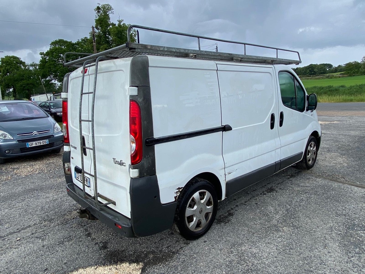 RENAULT Trafic 2.0 dci a chaîne extra  1ere main  TVA RÉCUPÉRABLE