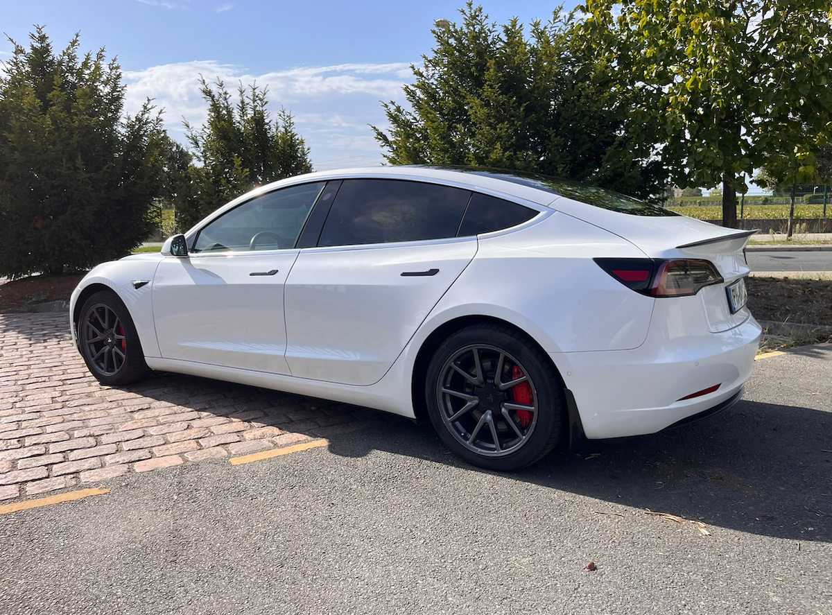 Tesla Model 3 Dual Motor AWD (Long Range)