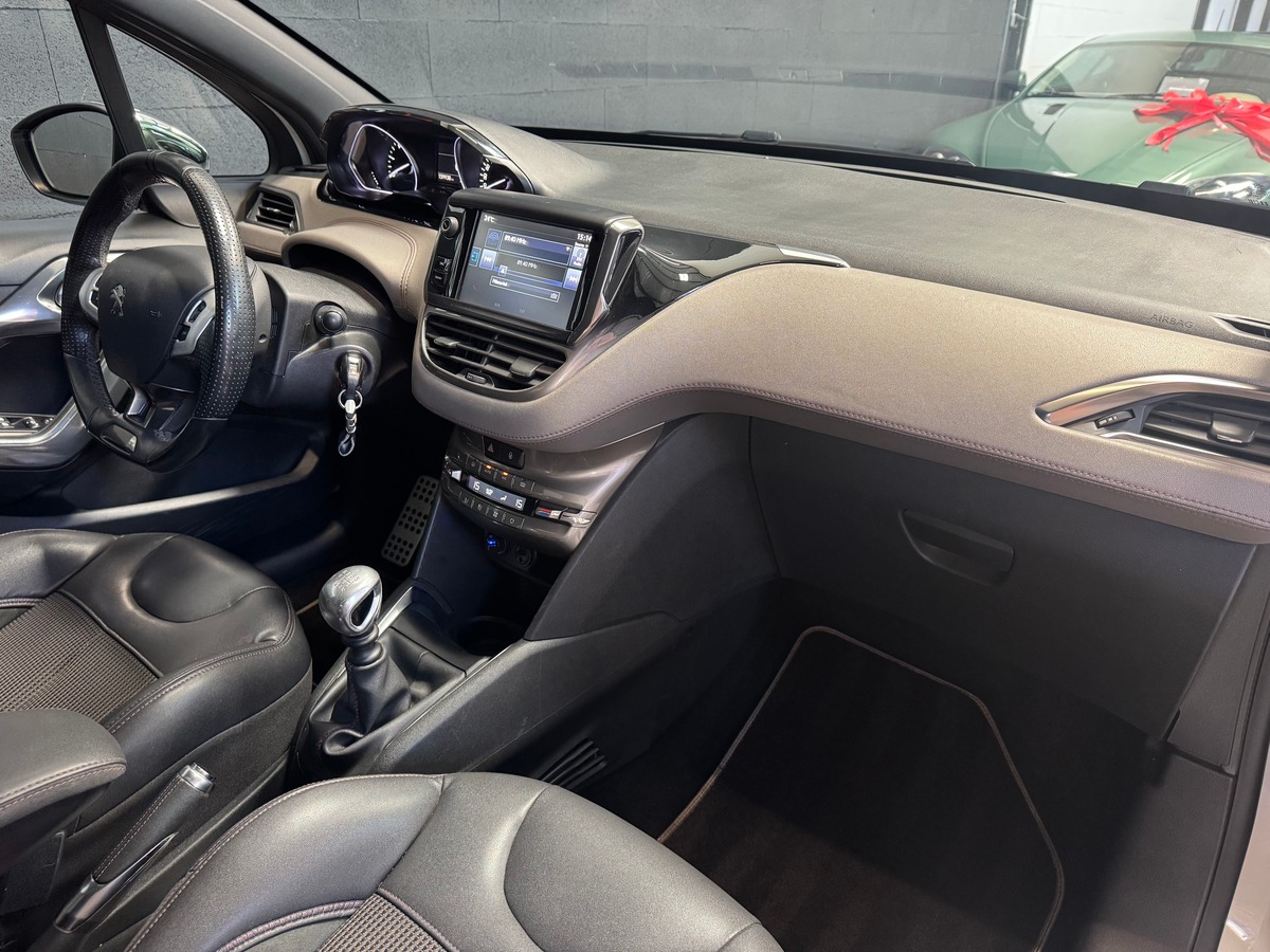 Peugeot 208 XY JBL 1.6 e-HDi 115 BVM6 Park Assist
