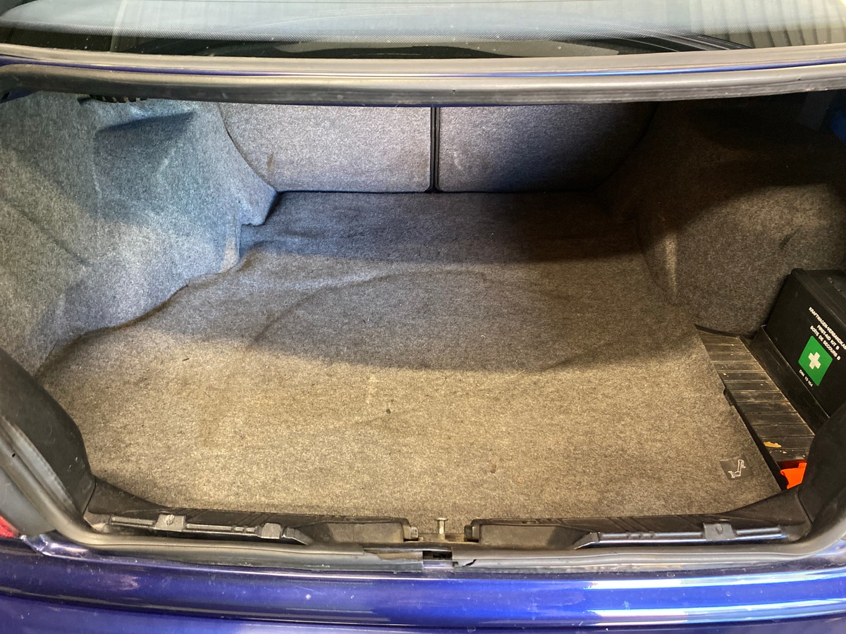 Bmw Série 3 E36 328i Berline Pack M individuel 193cv Toit Ouvrant