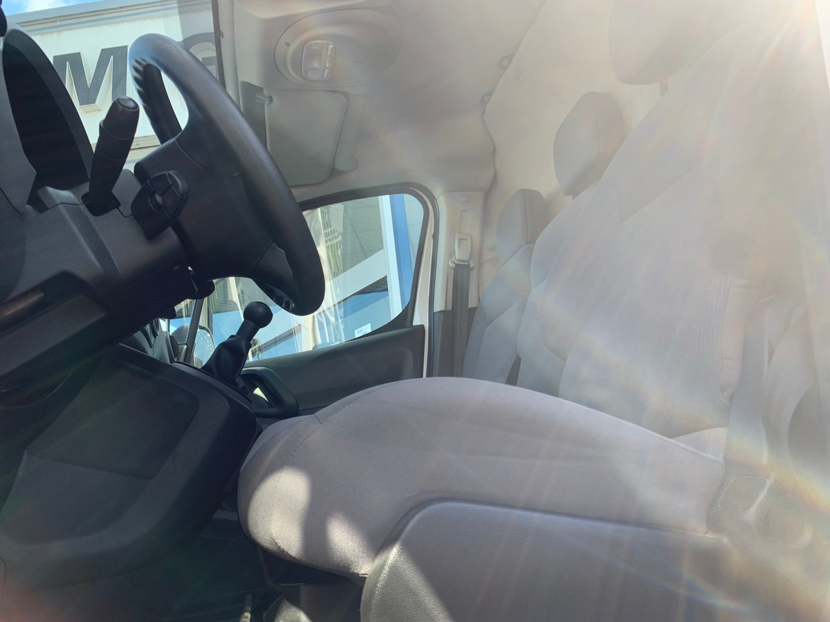 Peugeot Partner 90 chevaux | Régulateur de vitesse | Apple car play | GPS | Climatisation | 3 Places