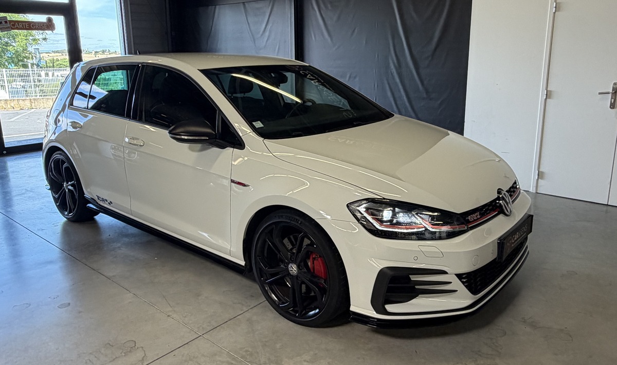 Volkswagen Golf VII - TCR / CarVertical / Echappement Akrapovic / Apple Carplay / Caméra
