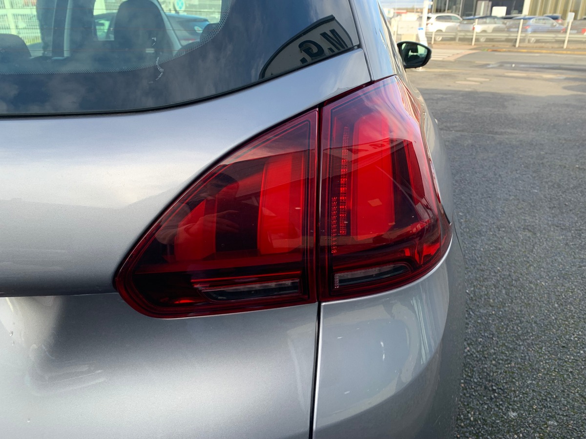 Peugeot 2008 82 ch | Active | Apple car play Android auto | Régulateur de vitesse | Pack Urbain