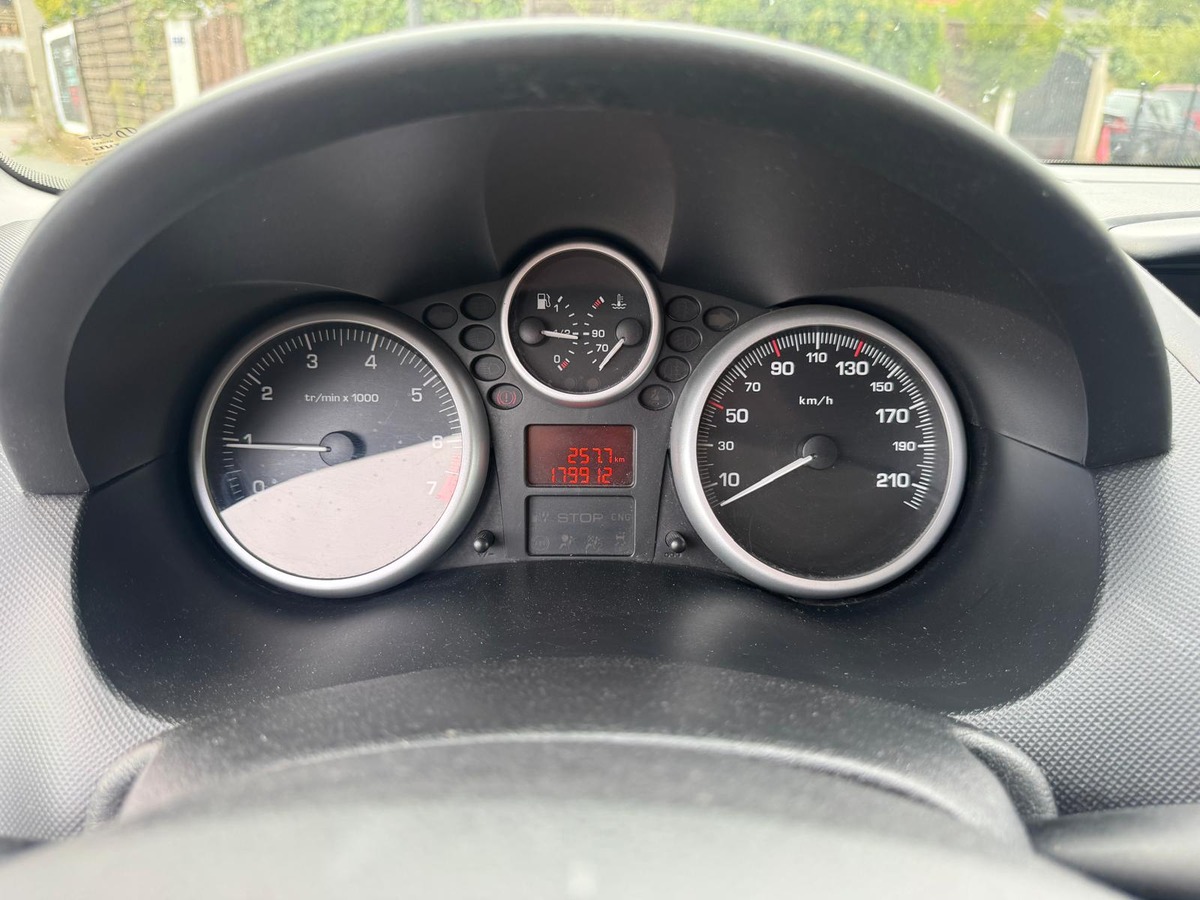 Peugeot 206 + 1.1 60 Finition Urban- Distribution neuve- Garantie